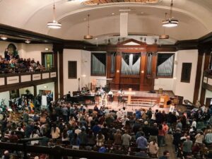 Oração na capela da Universidade de Asbury, nos Estados Unidos